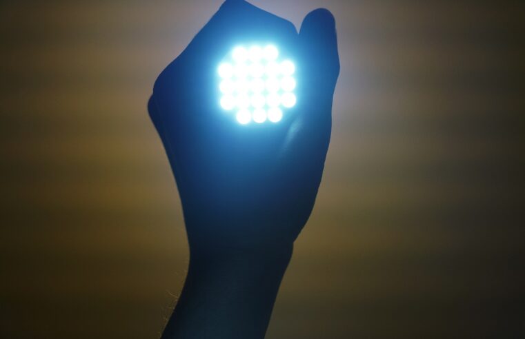 Panele LED: Energooszczędne oświetlenie do domu i biura
